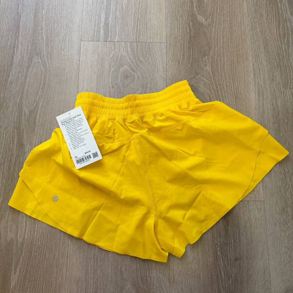 Lululemon shake it out 2.5” shorts - Picture 2 of 5
